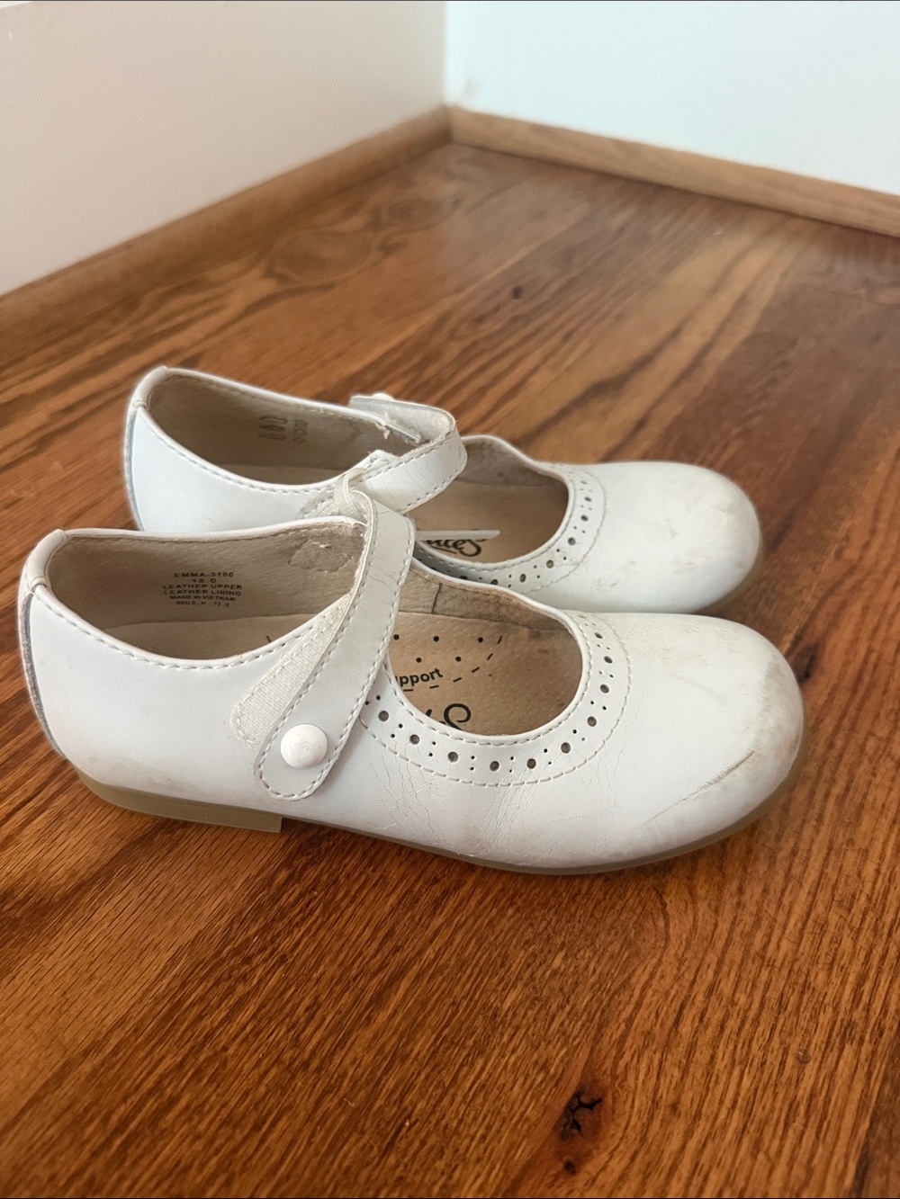 FootMates Size 12 Girls White Mary Jane Dress Shoes with Decorative Perforation